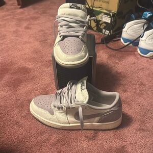 Jordan low 1’s (Travis Scott’s) the color is as is !!